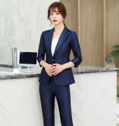 南京職業裝(zhuāng)定做公(gōng)司為(wèi)女性朋友設計秋款套裝(zhuāng)