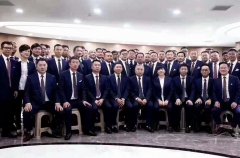 南京西服定做公(gōng)司給保險公(gōng)司員工(gōng)集體(tǐ)服裝(zhuāng)定制