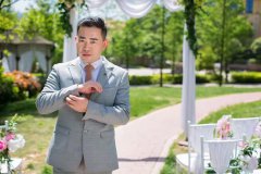 南京西服定做團隊為(wèi)新(xīn)郎定制幾款結婚禮服