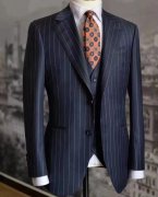 南京西服定做公(gōng)司為(wèi)服裝(zhuāng)定制人員量身設計西裝(zhuāng)